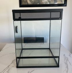 18x18x24 Terrarium