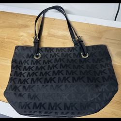 (6) Lightly Used Name Brand Purses