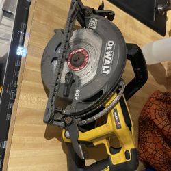 FLEXVOLT 60V MAX Cordless Brushless 7-1/4 in. Wormdrive Style Circular Saw (Tool Only) used $150 