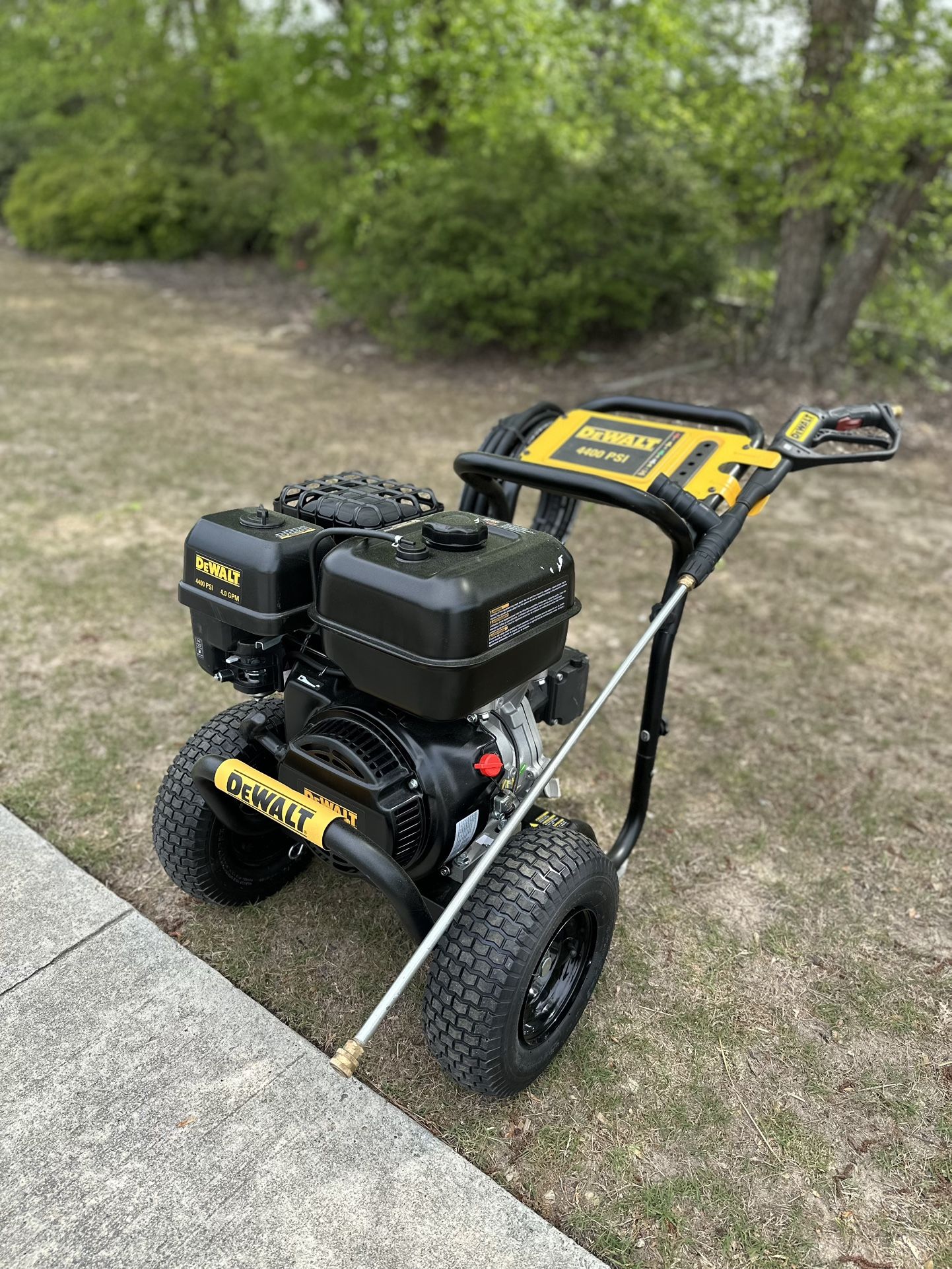 Dewalt 4400 PSI 4.0 GPM PRESSURE WASHER 