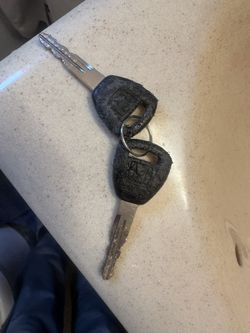 99 to 2002 Honda accord oem key with chip asking $40 each or $80 for both set location woodland CA 