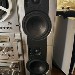 TWO BAY AUDIO Bookshelf Speakers 