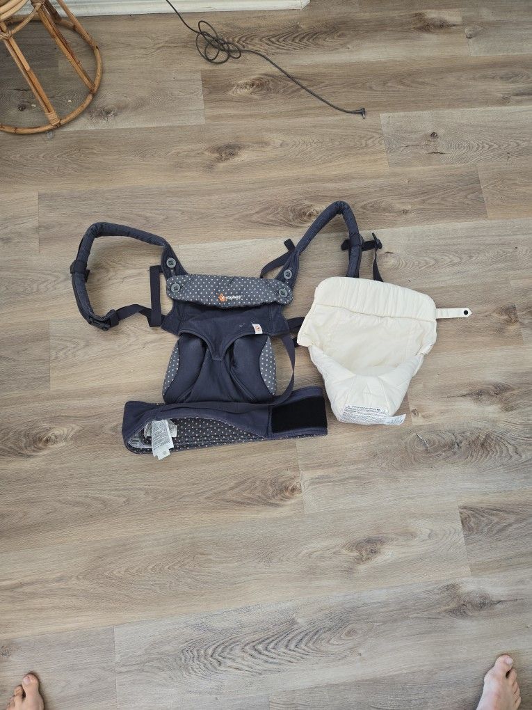 Ergo Baby Carrier With Newborn Insert