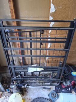Metal bed frame