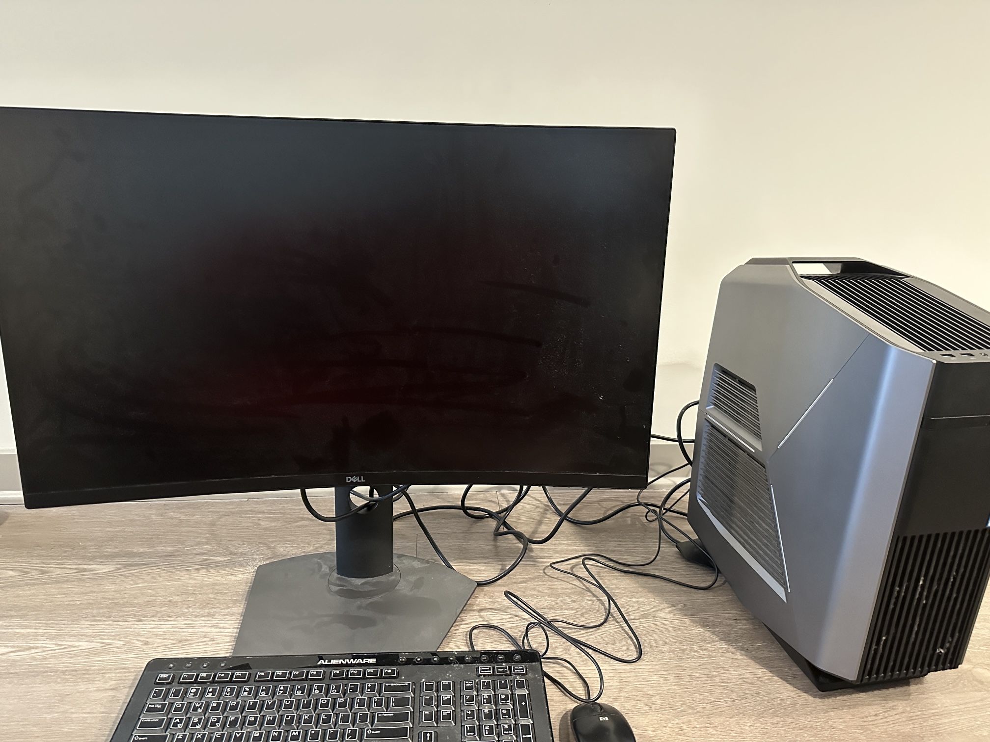 Alienware Aurora R7 and Dell S3220DGF  32” curved Gaming Monitor