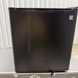 Kenmore 1.7 cu-ft Refrigerator Black