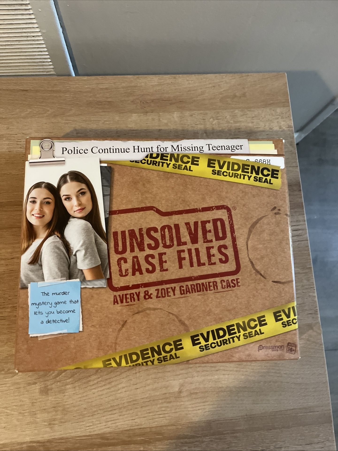 Unsolved Mystery Game! Avery & Zoey Gardner