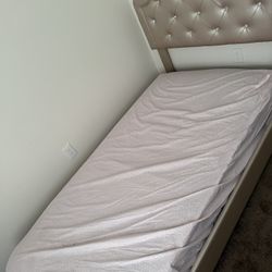 Twin Diamon Head Board Bed 