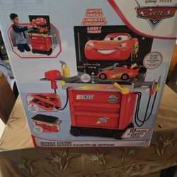 Lightning mcqueen service garage