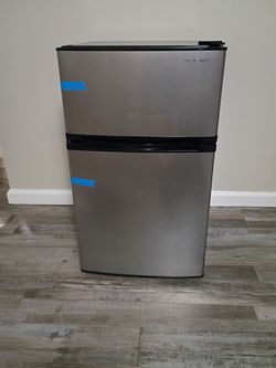 Insignia Mini Fridge with Top Freezer