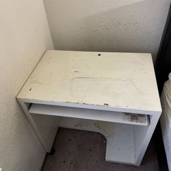 Free- Rolling computer table