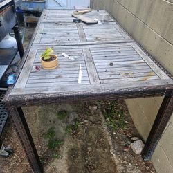 Mesa para patio  con sus 5 sillas