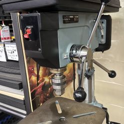 Delta 17-900 16 1/2" 3/4 HP 12-speed Floor-standing Drill Press