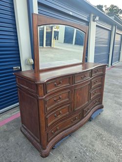 Dresser