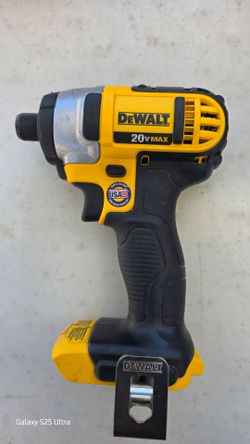20v impact 1/4" Dewalt