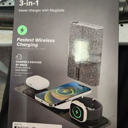 Mophie 3 In 1 Travel Charger. Iphone 