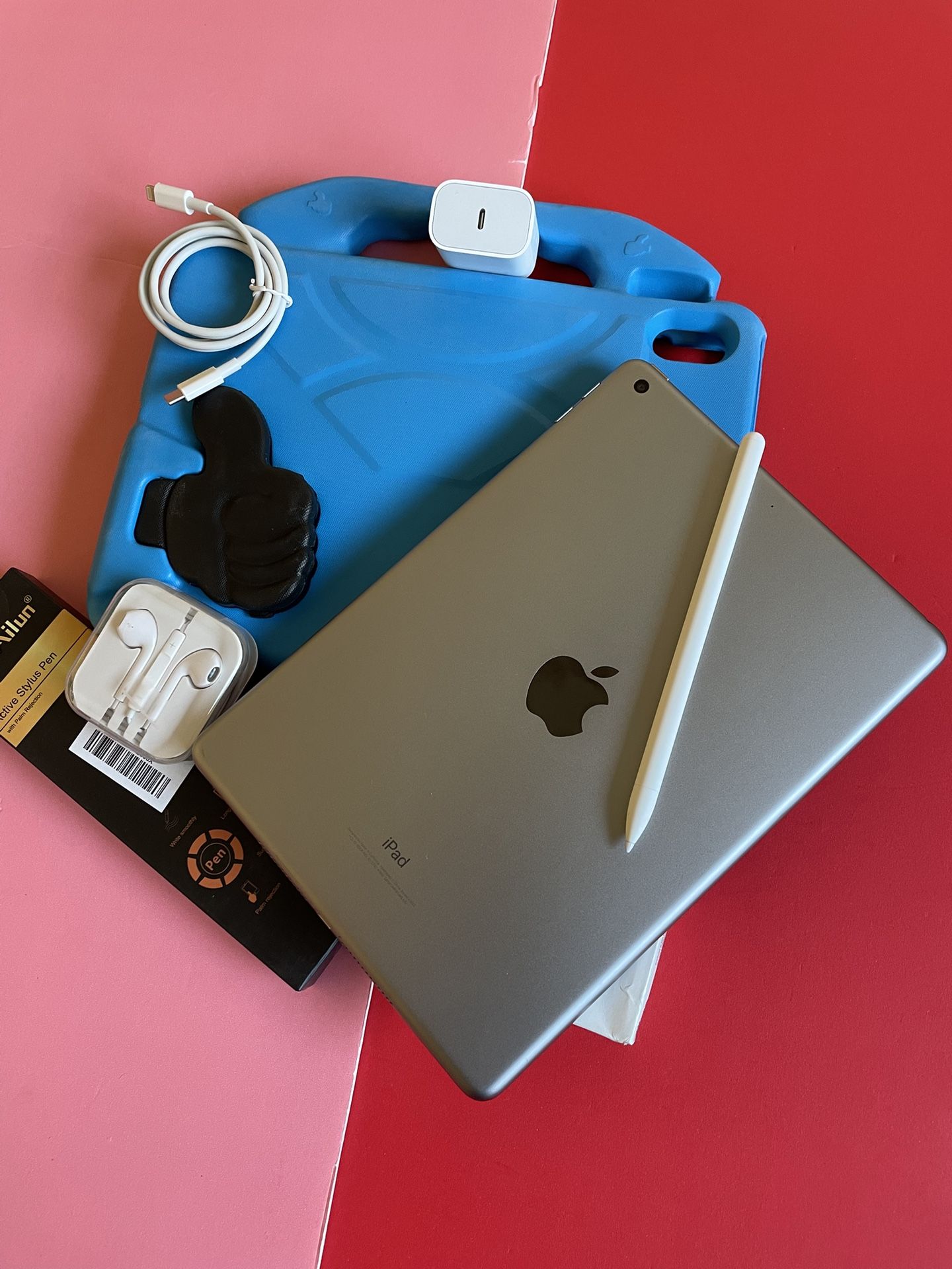 Apple IPad 6th Generation (9.7” Retina / Touch ID) 32GB with kids protective case, Pen & Accessories