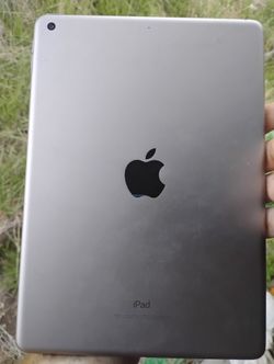 Apple iPad (2018 Model)