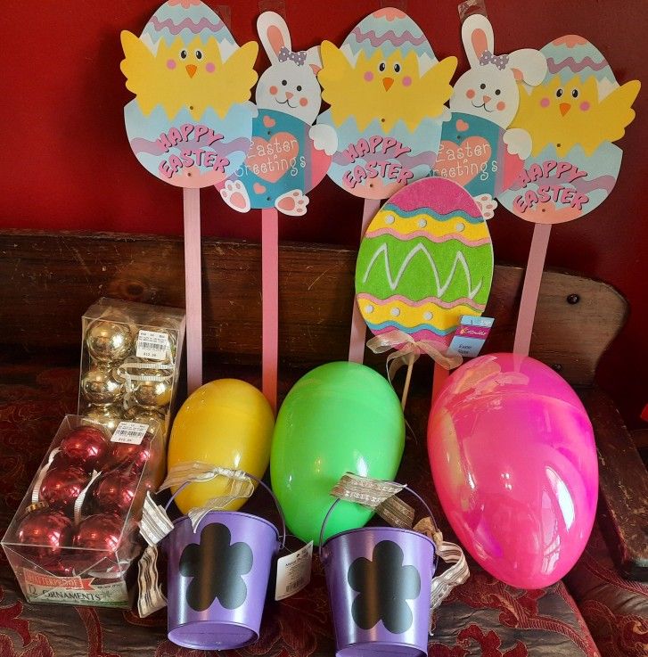 Easter Decor & Plastic Christmas Ornaments