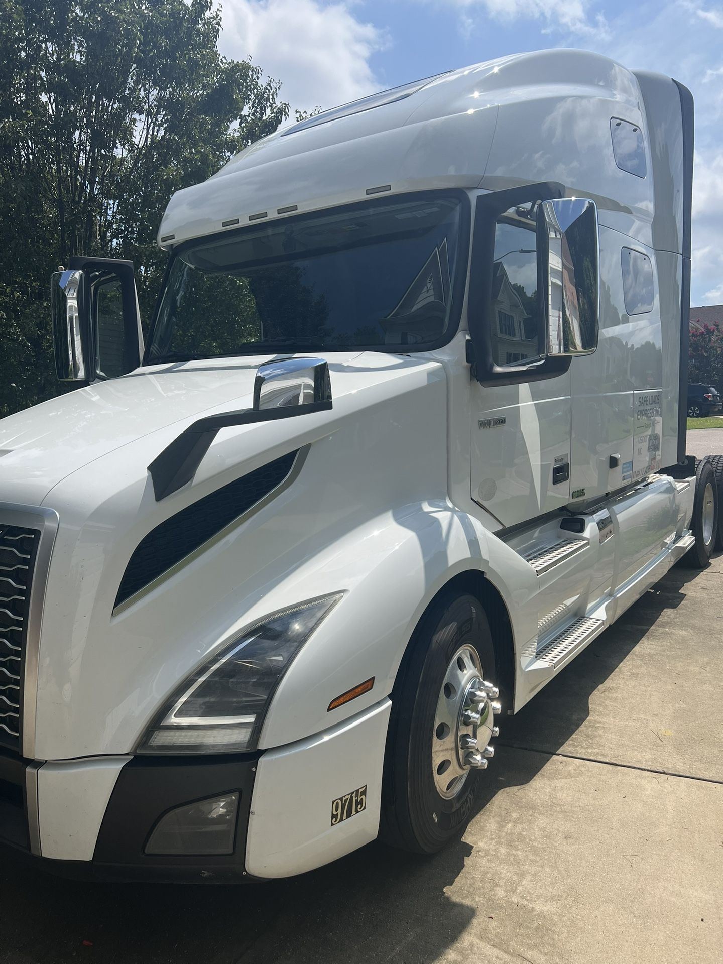 2019 Volvo Vnl64t760