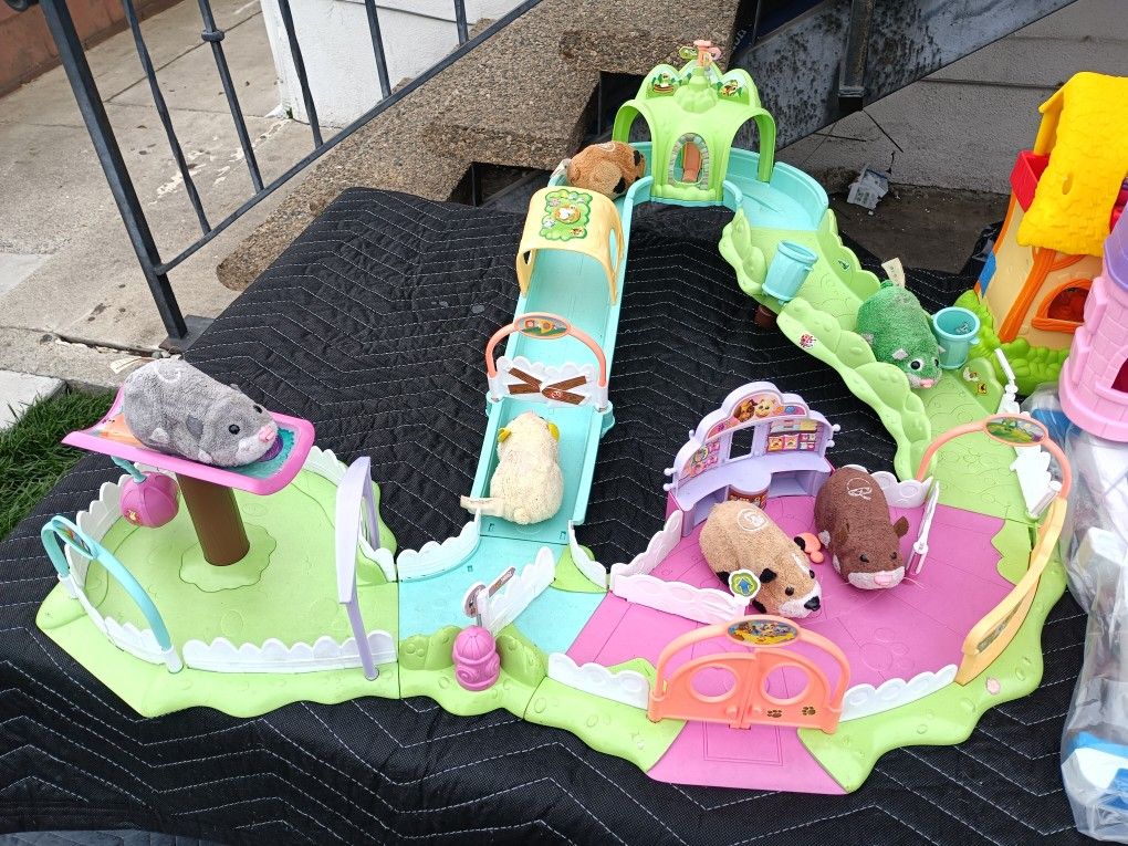 Furreal Friends Furry Frenzies Scoot & Scurry City Playset