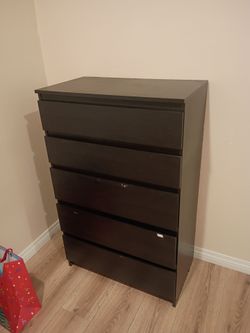 Black 5-drawer dresser