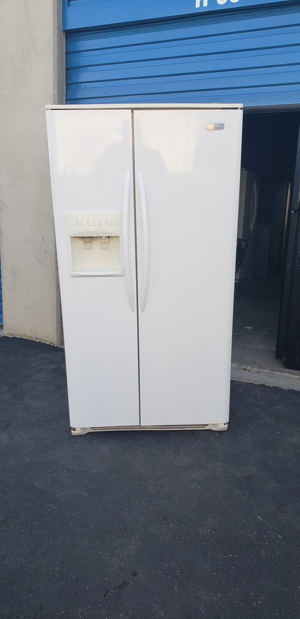 FRIGIDAIRE WHITE COUNTER DEPTH REFRIGERATOR OPEN BOX ITEM for Sale in