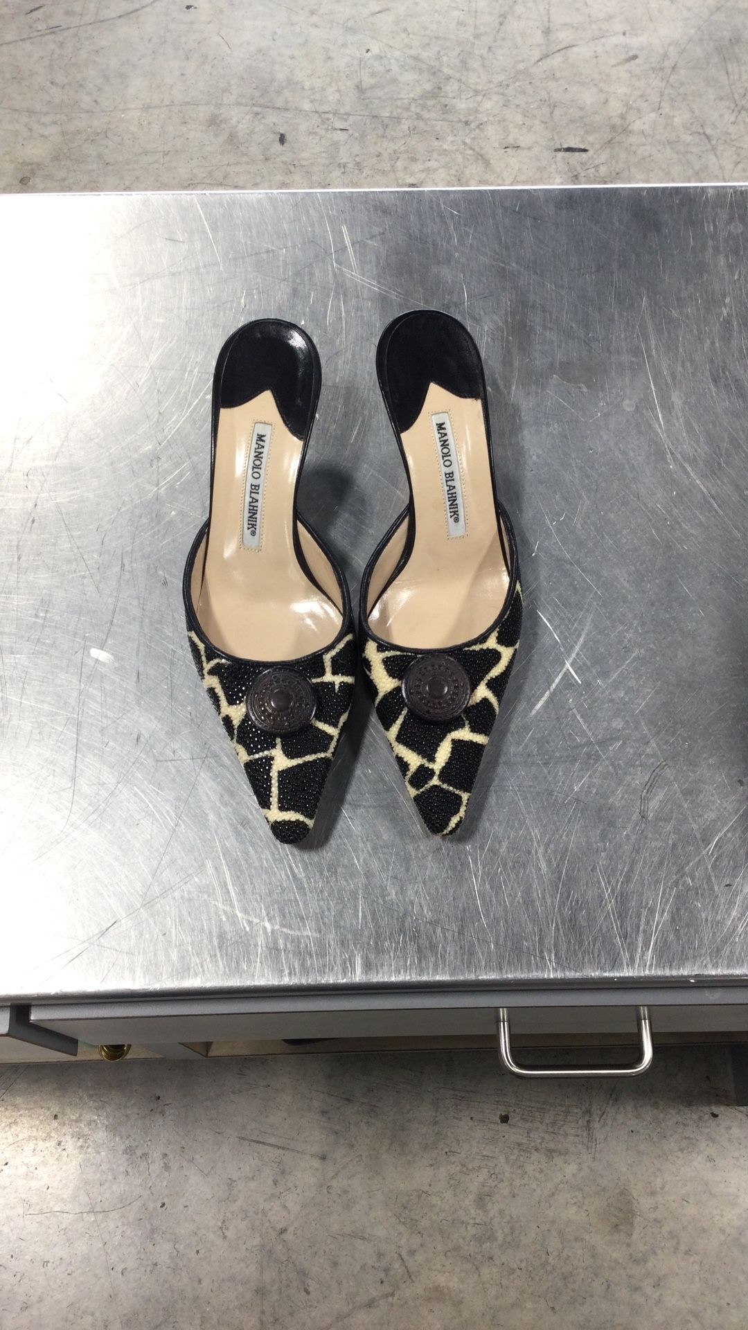 MANOLO BLAHNIK POINT TOE HEELS