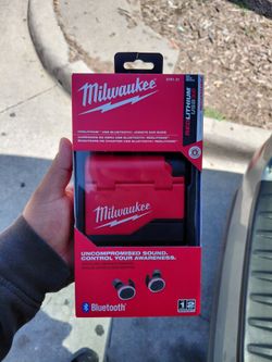 Milwaukee Ear Buds Kit