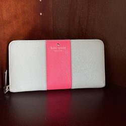 Kate Spade Zip around Wallet/clutch