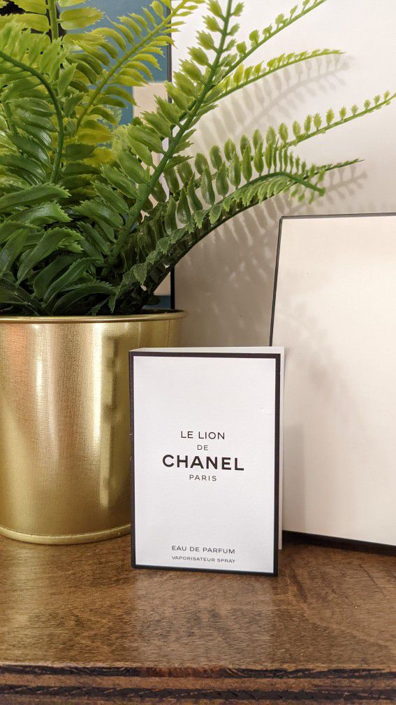 Le Lion De Chanel Paris Eau De Parfum Vaporisateur Spray + Drawstring Gift Bag