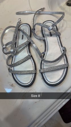 Fashion Nova Silver Rhinestone Strappy Sandals – Size 8