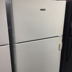 Hotpoint 15 Cu Ft Top And Bottom Fridge. 1 year Warranty 