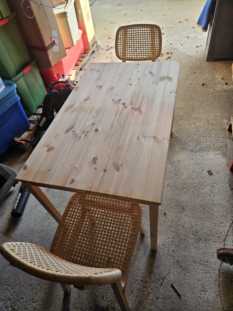 Beautiful Table/matching Chairs