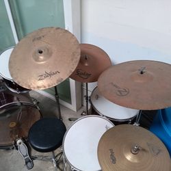 Ludwig Drum Set With Cymbals And Throne 
