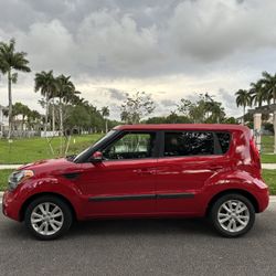 CLEAN TITLE LOW MILES KIA SOUL