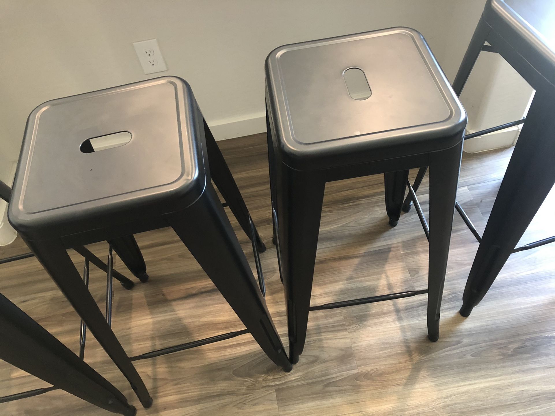 4 Metal Barstools