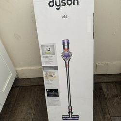 Dyson V8