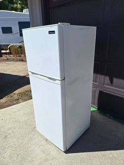 Magic chef Refrigerator