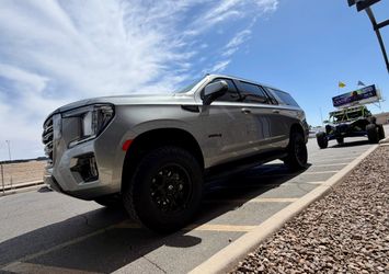 On sale. 2.5” leveling kit with installation. For TAHOE SUBURBAN YUKON
