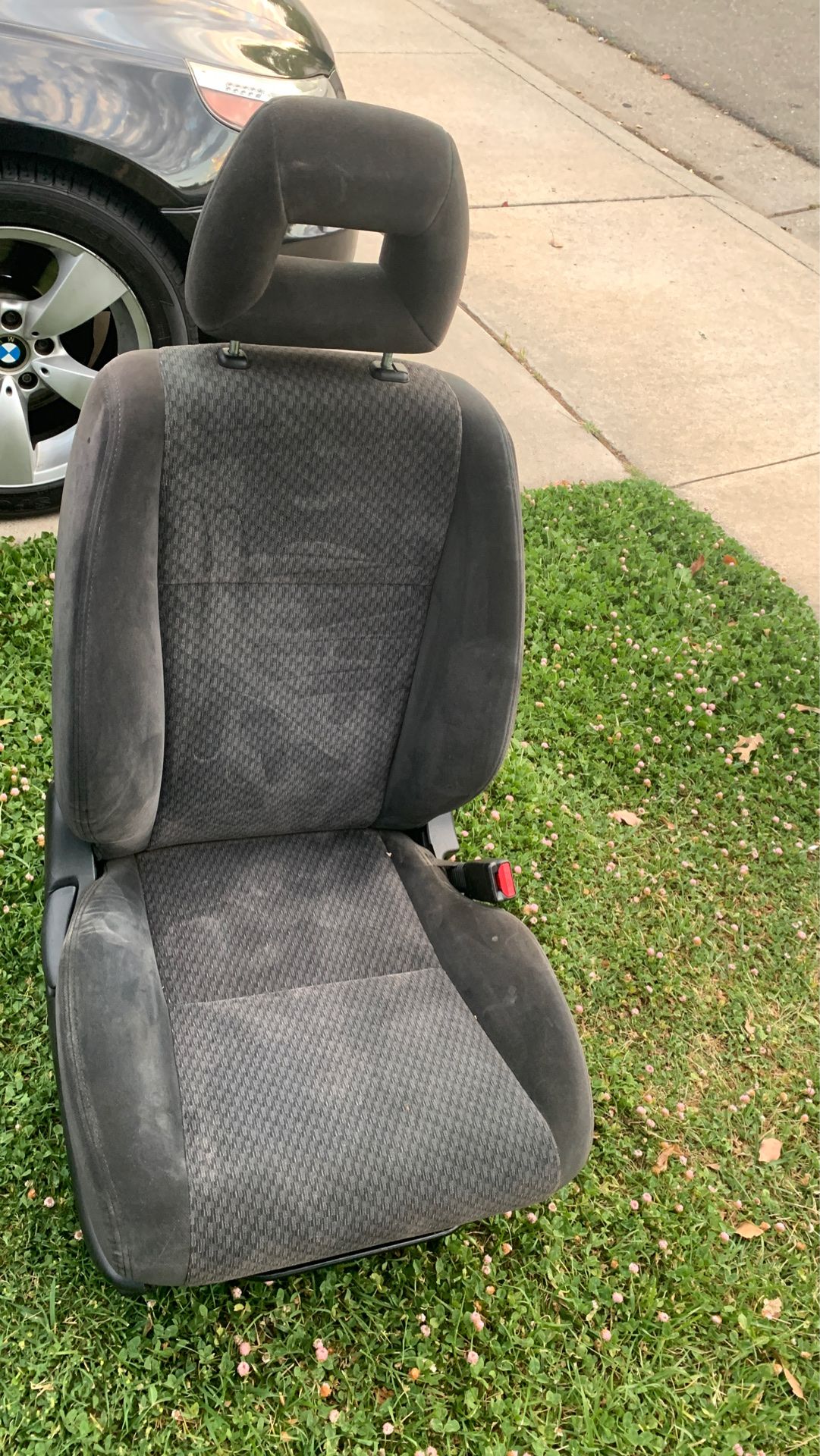 Complete 2005 2 door Honda Civic seats . 2 front, and rear