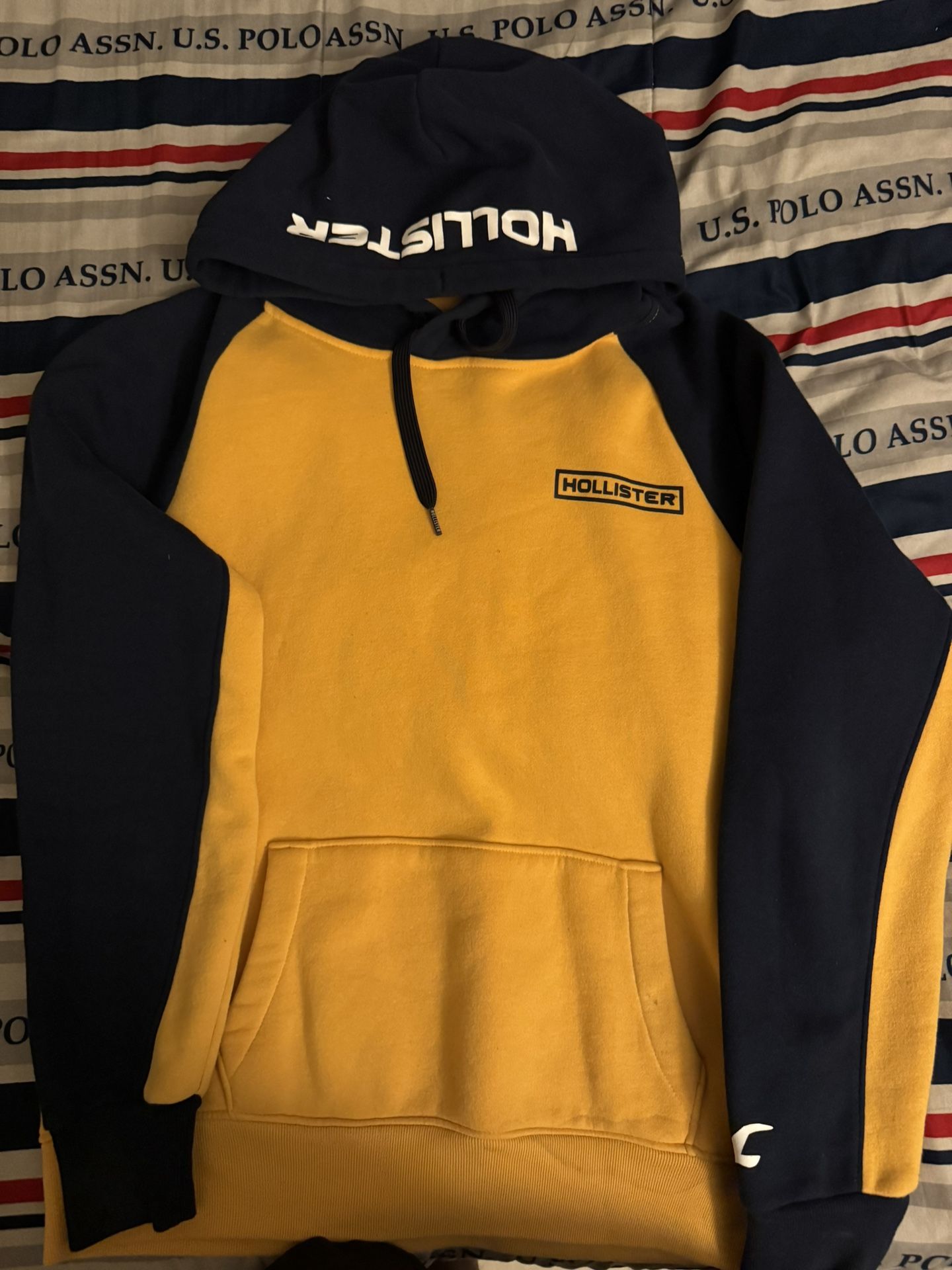 HOLLISTER HOODIE SIZE L