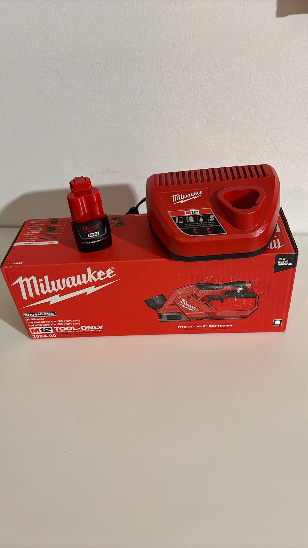 Milwaukee FUEL M12 Planer & 2.0 Battery