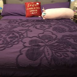 King size Bed  with 5 Complete Sets Of Bed sheet( red, black, navy Blue, purple & peach) 