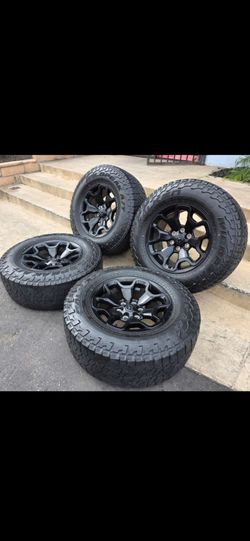 18" RAM TRX Oem rims w/ 33" Falken Wildpeak AT tires