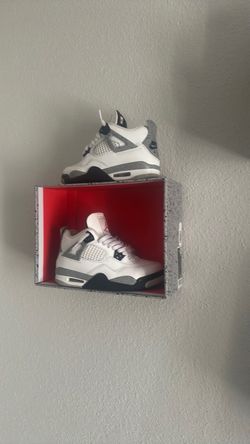 Jordan 4 white cement size 5 used like 3 times