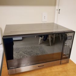 Panasonic 1200W Microwave