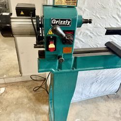 Grizzly Wood Lathe And Tools. 