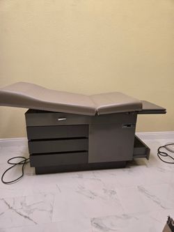 BRAND NEW Ritter 104 Medical Examination Table (Includes Table Paper Rolls) + Optional Exam Light