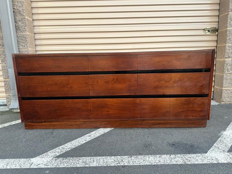 1960's Merton Gershum for Dillingham Mid-Century Modern Espirit Walnut Dresser